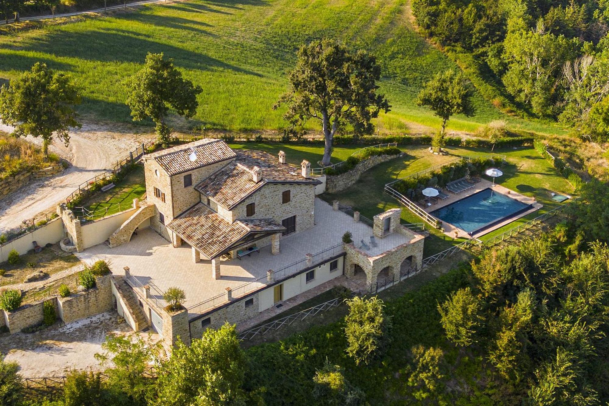 Villa Ermelinda - Piscina Privata E Jacuzzi Castelraimondo Exterior photo
